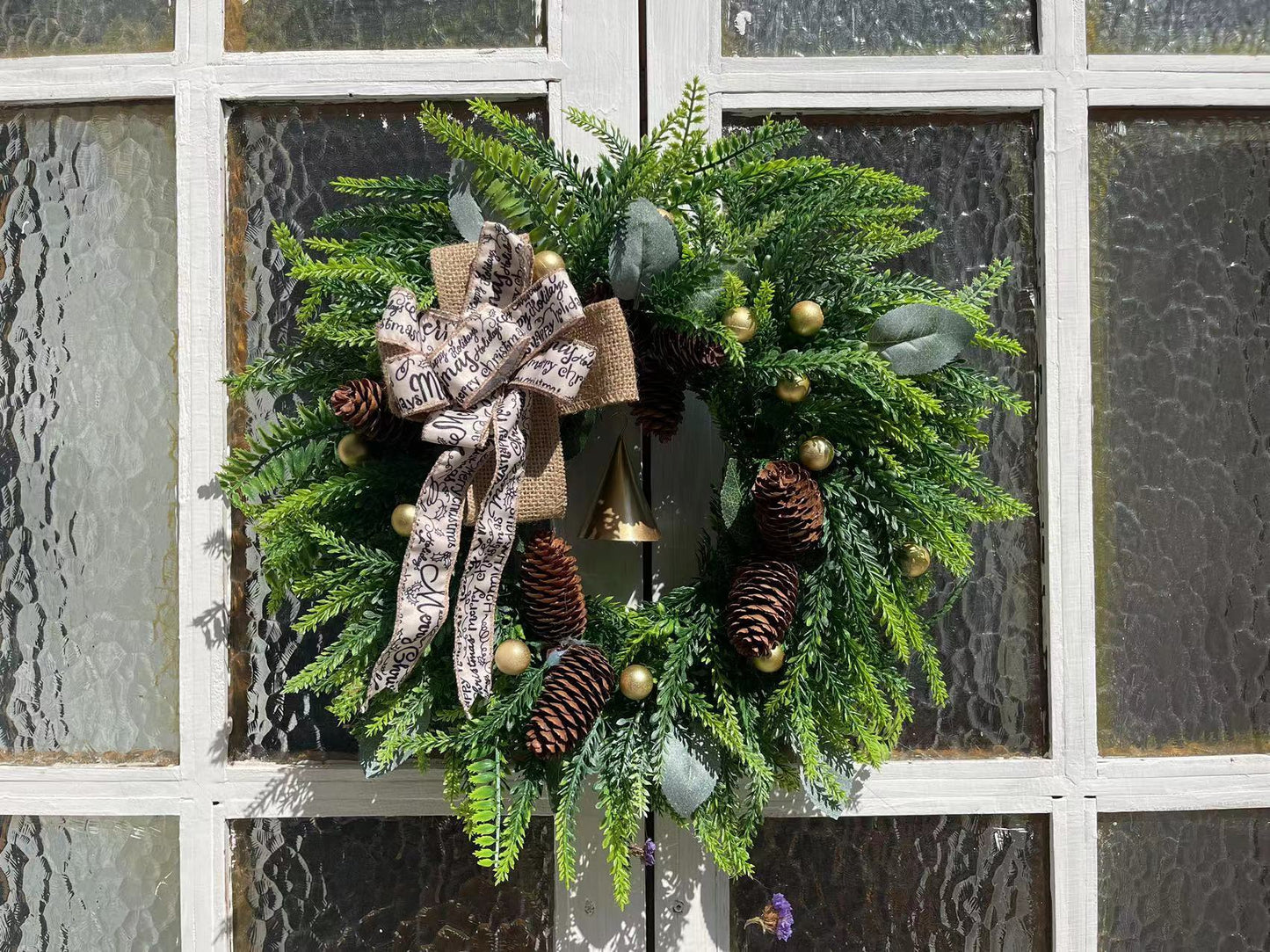 Christmas Pine Cones & Pine Needle Artificial Wreath – 40cm Plastic Decoration