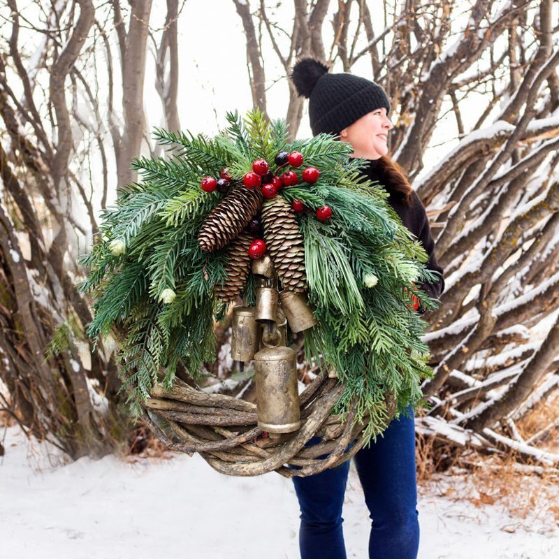 Simulation Christmas Wreath – Animal Farm Pine Cone Door Ring (Handmade Pastoral Style) | Pixel & Parcel Co.