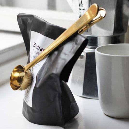 Stainless steel coffee clip spoon scooping ground coffee

Coffee clip spoon sealing a bag of coffee beans

Multi-purpose stainless clip spoon for coffee and tea

Durable rust-proof coffee scoop clip on kitchen counter