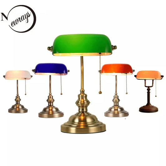 Green glass banker’s desk lamp with pull chain switch, classic study and office table light