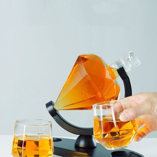 “Whiskey & Wine Diamond Set – Borosilicate Glass Bottle, Glasses and Wine Pourer”